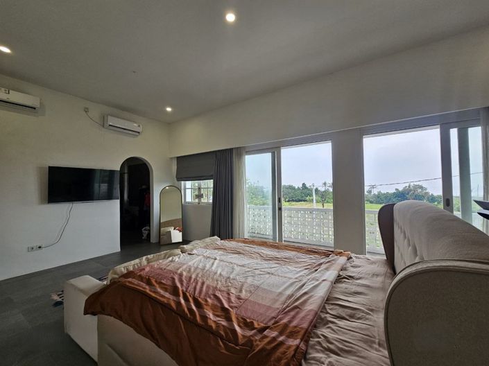 Image No.2-5 Bed Property for sale