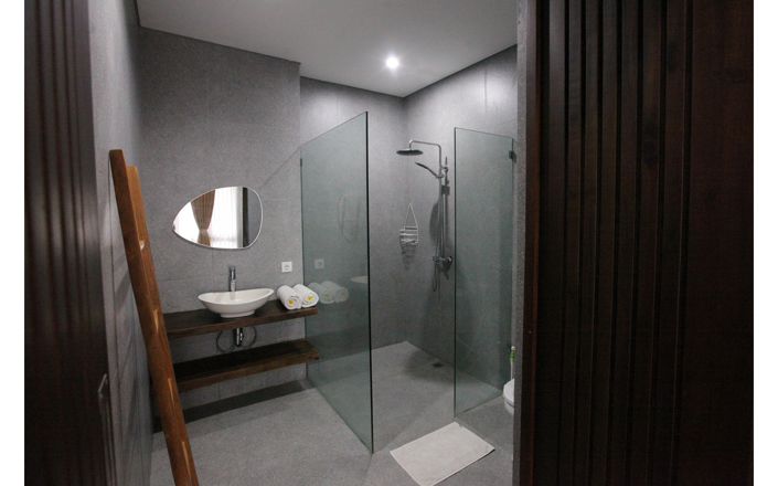 Image No.3-8 Bed Property for sale