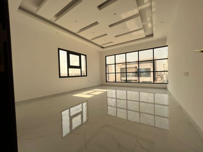 Image No.2-5 Bed Property for sale