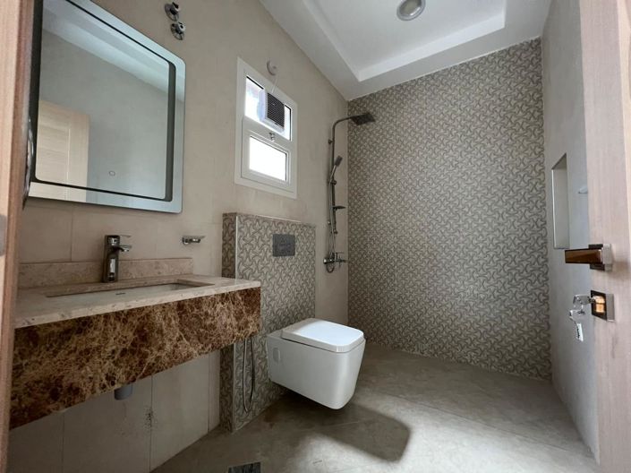 Image No.7-5 Bed Property for sale