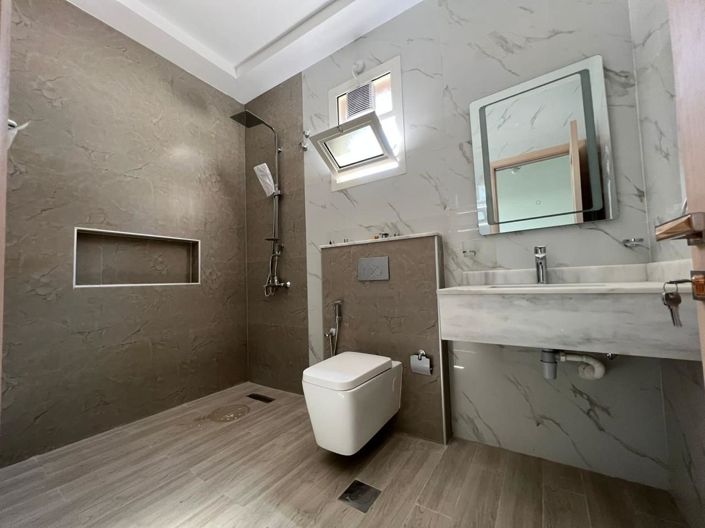 Image No.8-5 Bed Property for sale