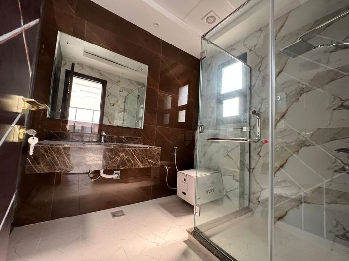 Image No.9-5 Bed Property for sale