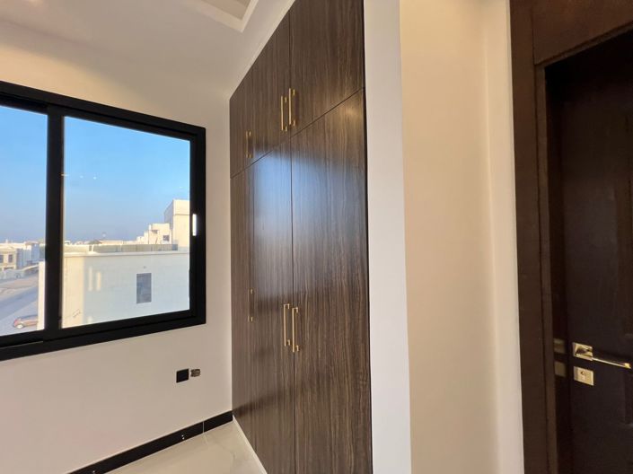 Image No.6-6 Bed Property for sale