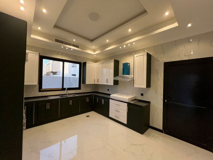 Image No.9-6 Bed Property for sale