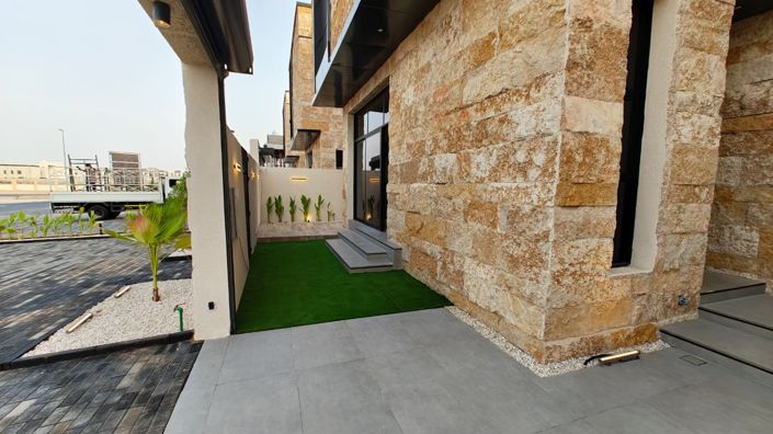 Image No.2-5 Bed Property for sale