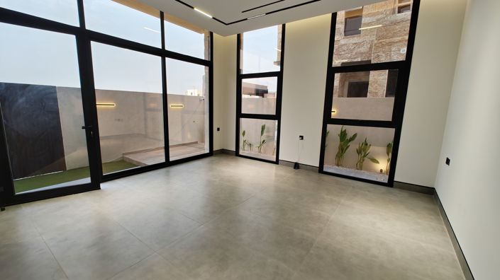 Image No.8-5 Bed Property for sale