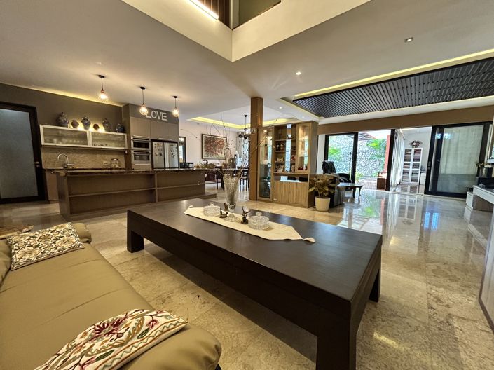 Image No.7-4 Bed Property for sale