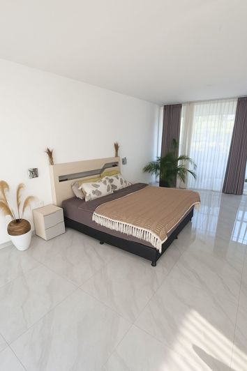 Image No.8-4 Bed Property for sale