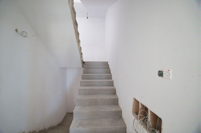 Image No.9-1 Bed Property for sale