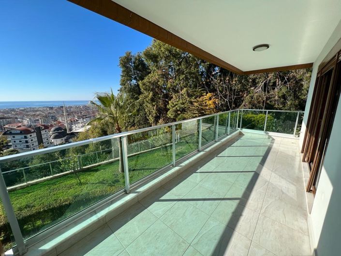 Image No.8-3 Bed Property for sale