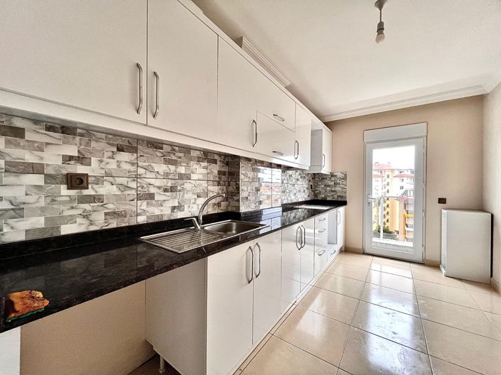 Image No.10-3 Bed Property for sale