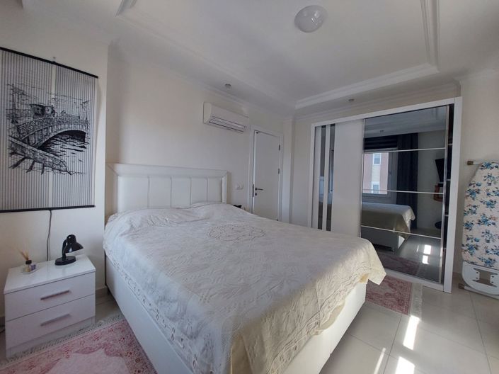 Image No.10-2 Bed Property for sale