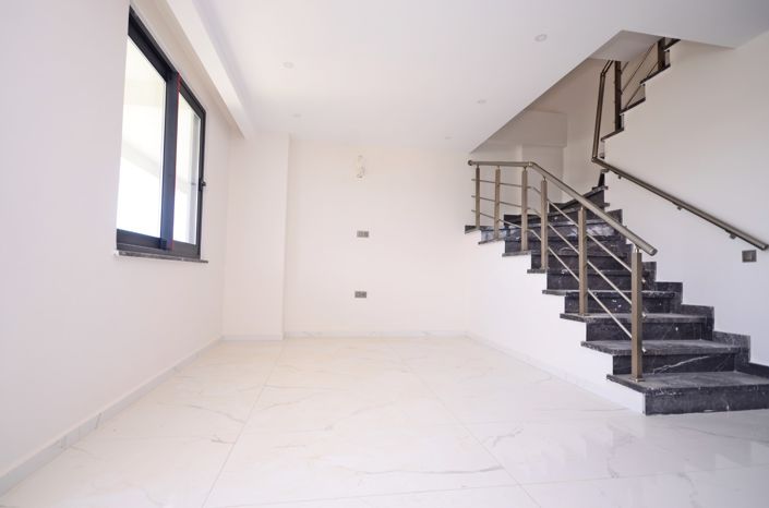 Image No.10-2 Bed Property for sale