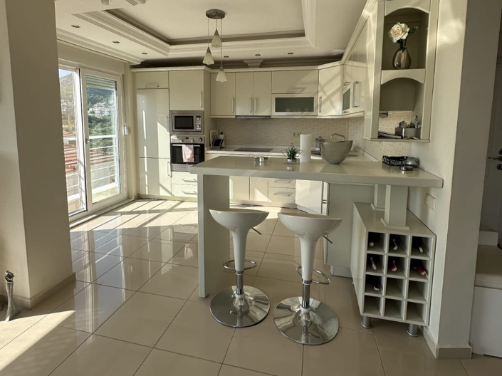 Image No.5-3 Bed Property for sale