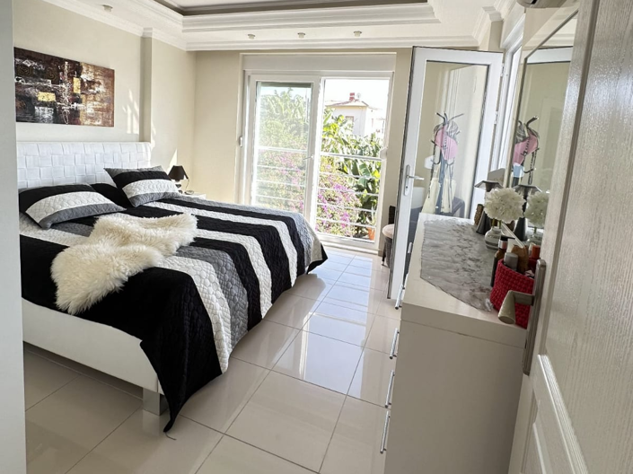 Image No.8-3 Bed Property for sale