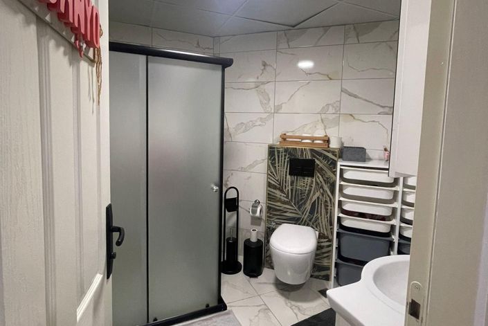 Image No.9-2 Bed Property for sale