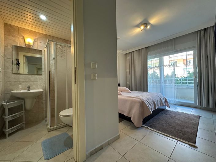 Image No.10-2 Bed Property for sale