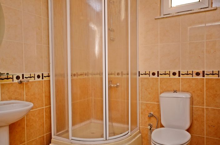 Image No.10-3 Bed Property for sale