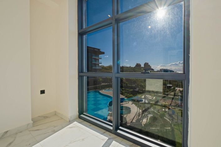 Image No.10-1 Bed Property for sale