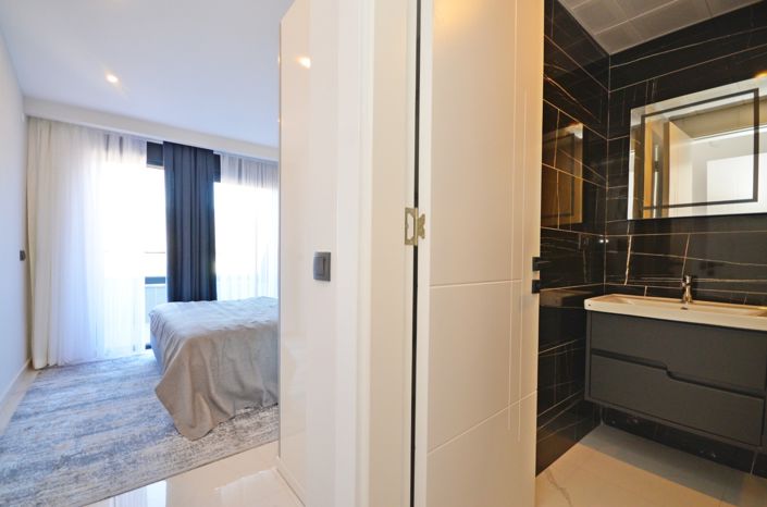 Image No.10-2 Bed Property for sale