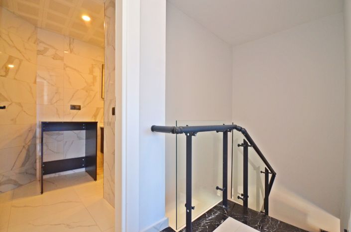 Image No.8-2 Bed Property for sale