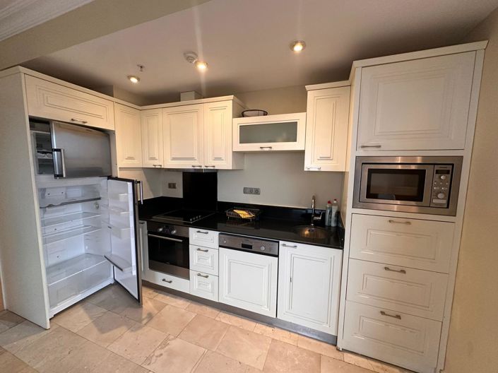 Image No.10-3 Bed Property for sale