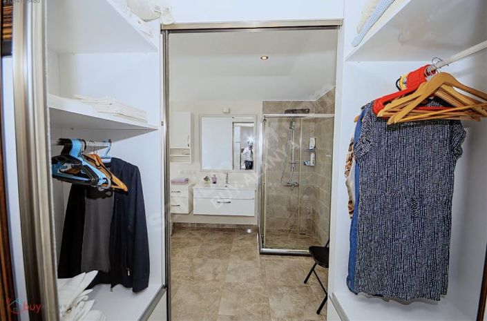 Image No.8-4 Bed Property for sale