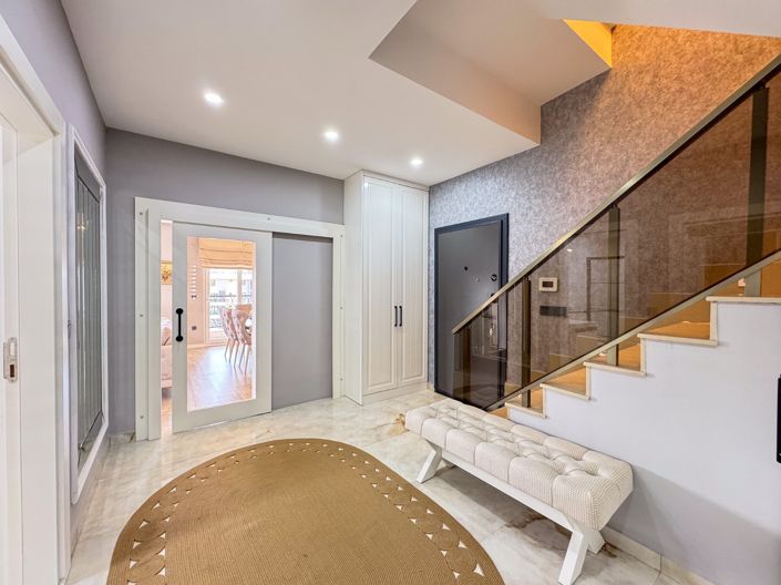 Image No.8-4 Bed Property for sale