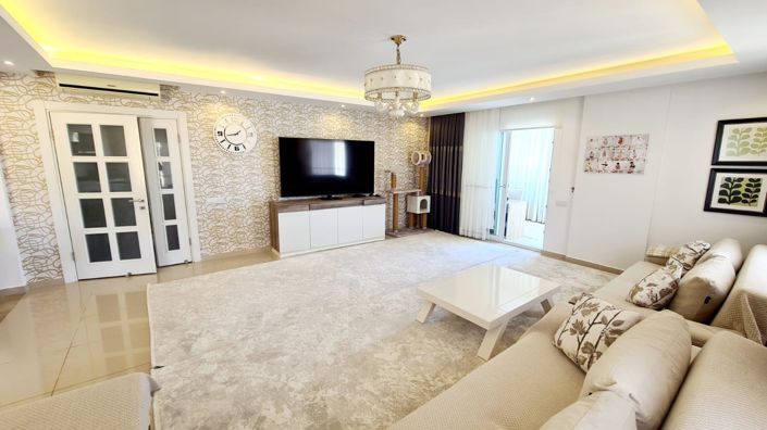 Image No.6-4 Bed Property for sale