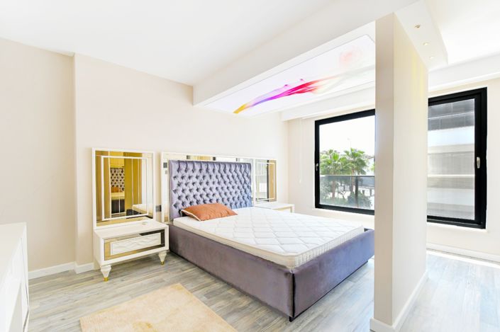 Image No.10-2 Bed Property for sale