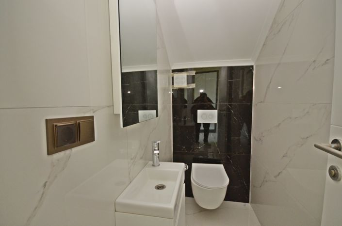 Image No.9-2 Bed Property for sale