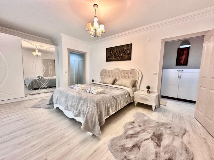 Image No.7-2 Bed Property for sale