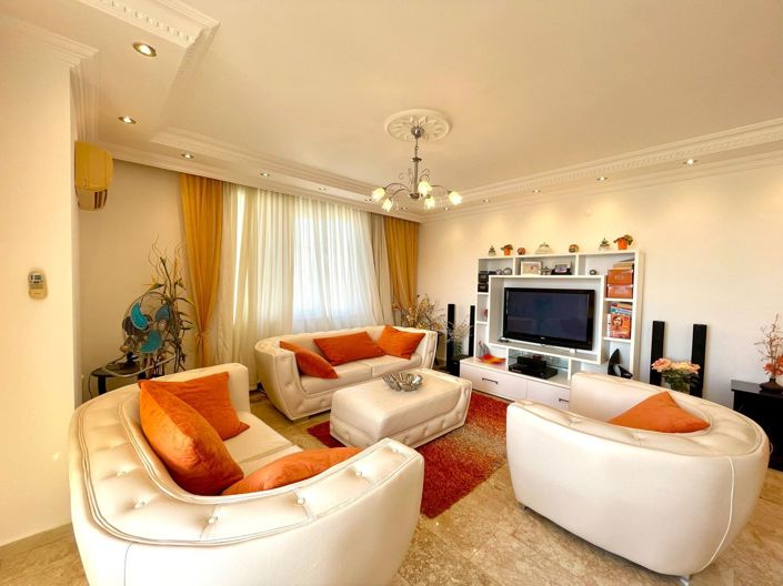 Image No.3-3 Bed Property for sale