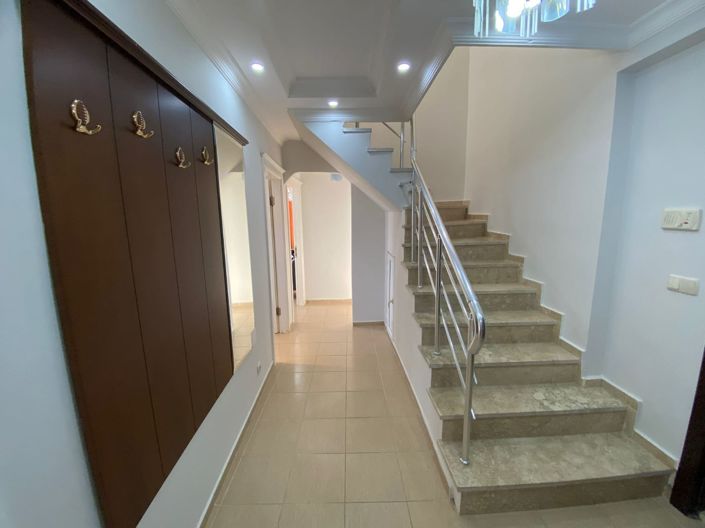 Image No.10-4 Bed Property for sale