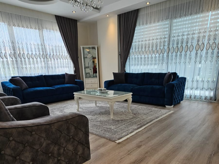 Image No.4-4 Bed Property for sale