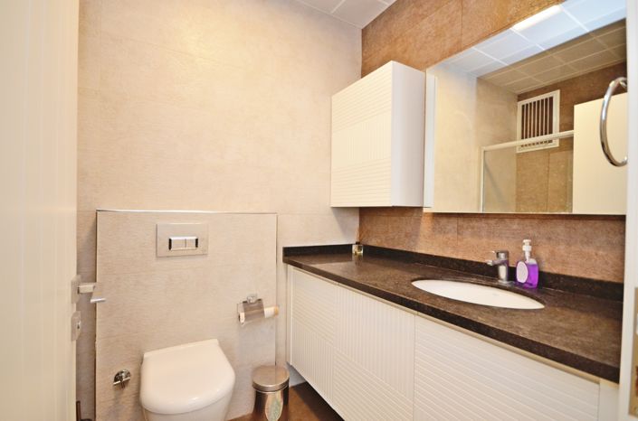 Image No.10-3 Bed Property for sale