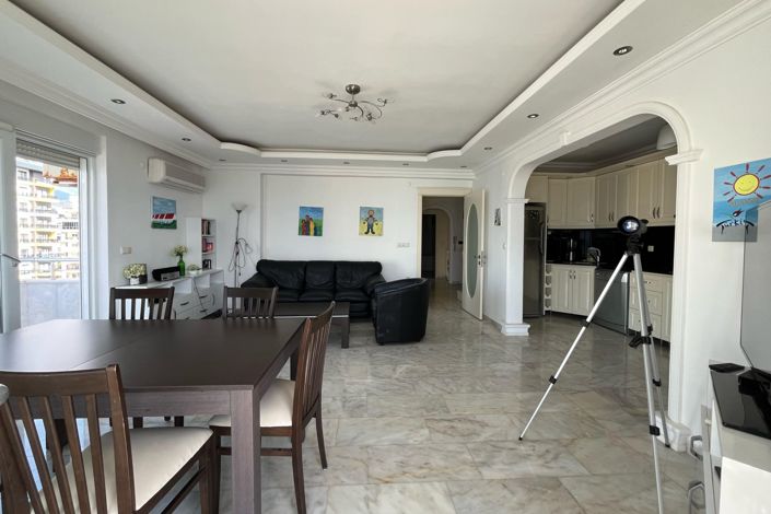 Image No.2-4 Bed Property for sale