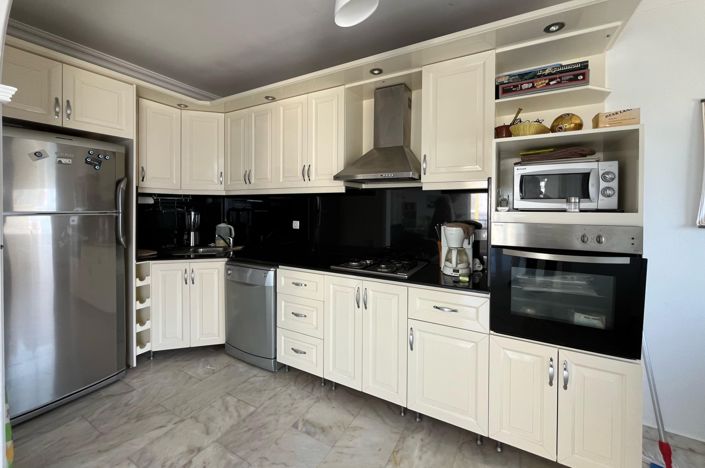 Image No.4-4 Bed Property for sale