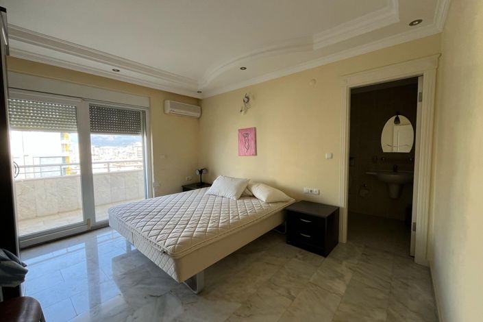 Image No.7-4 Bed Property for sale