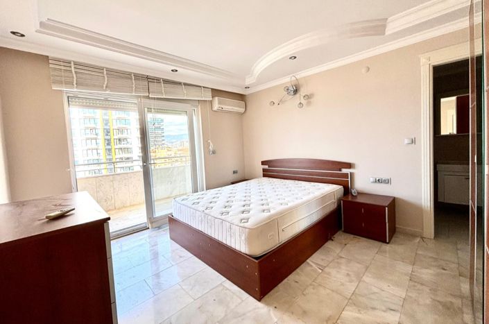 Image No.10-2 Bed Property for sale