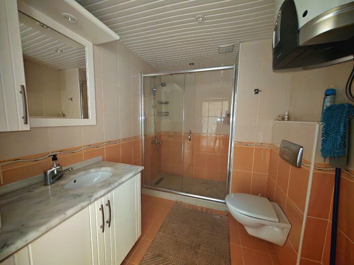 Image No.10-2 Bed Property for sale