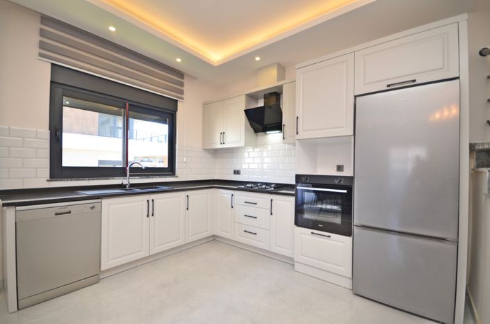 Image No.10-3 Bed Property for sale