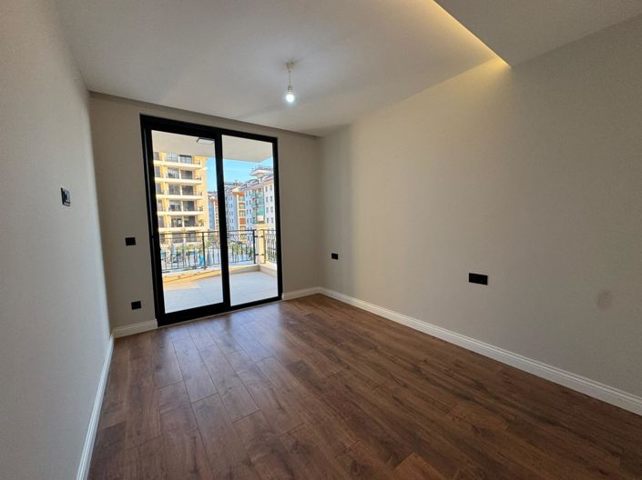 Image No.10-3 Bed Property for sale