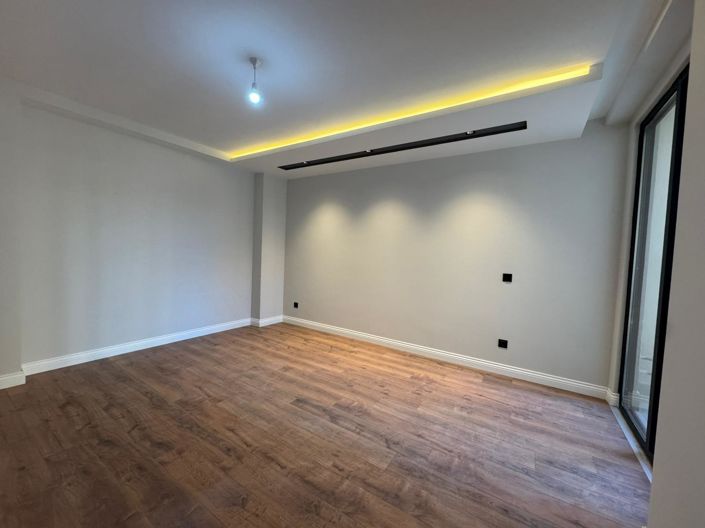 Image No.8-3 Bed Property for sale