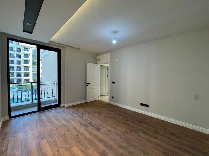 Image No.9-3 Bed Property for sale