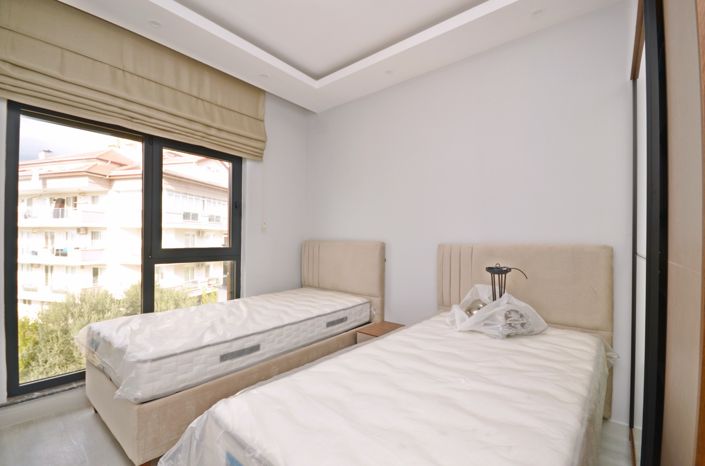 Image No.10-2 Bed Property for sale