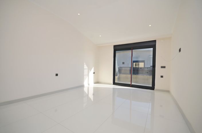 Image No.9-2 Bed Property for sale