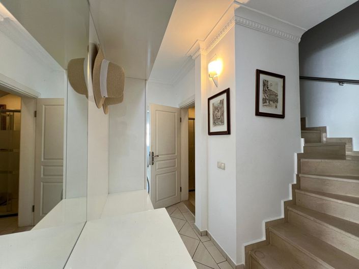 Image No.10-4 Bed Property for sale