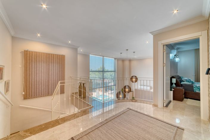 Image No.10-3 Bed Property for sale