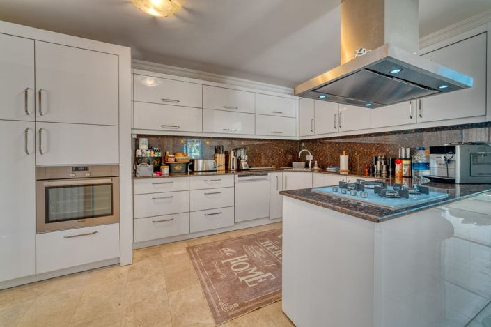 Image No.9-3 Bed Property for sale